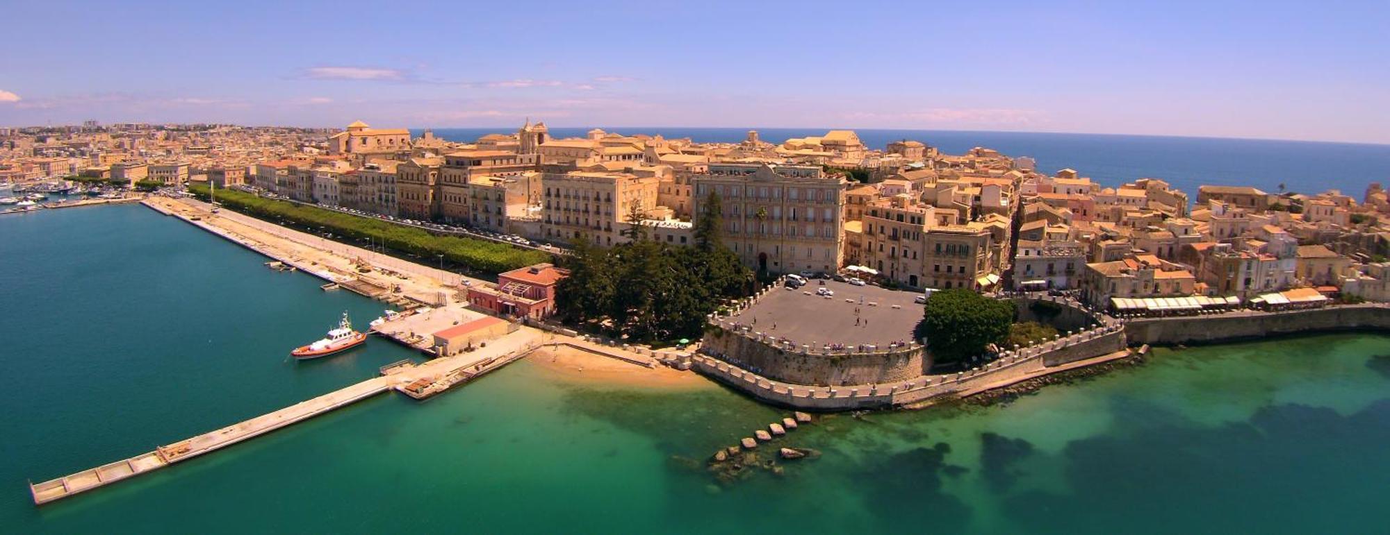 Maniace Sea View Apartment By Ortigia Apartments シラクーサ エクステリア 写真